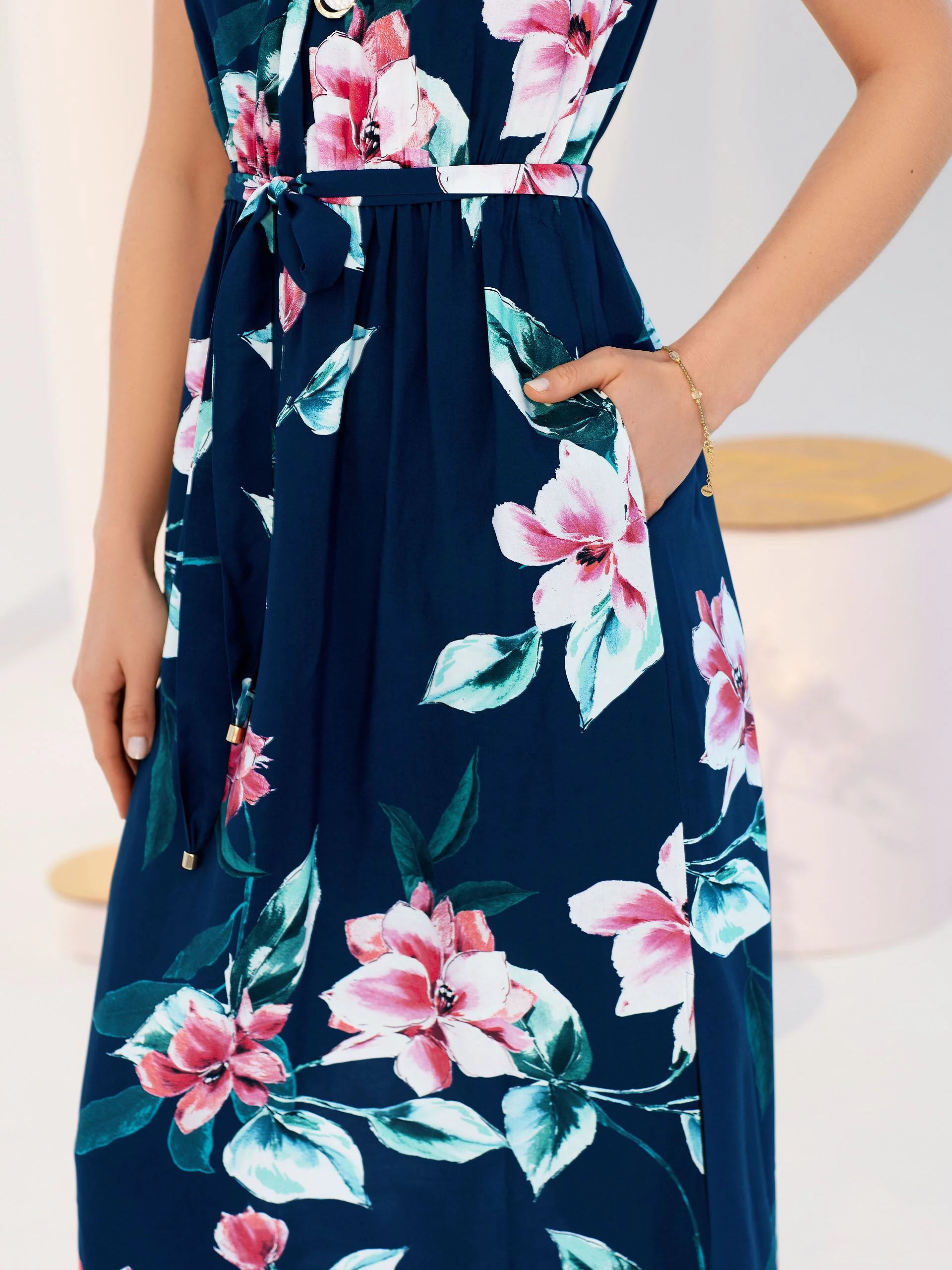 MAXI DRESS WITH CUT-OUT