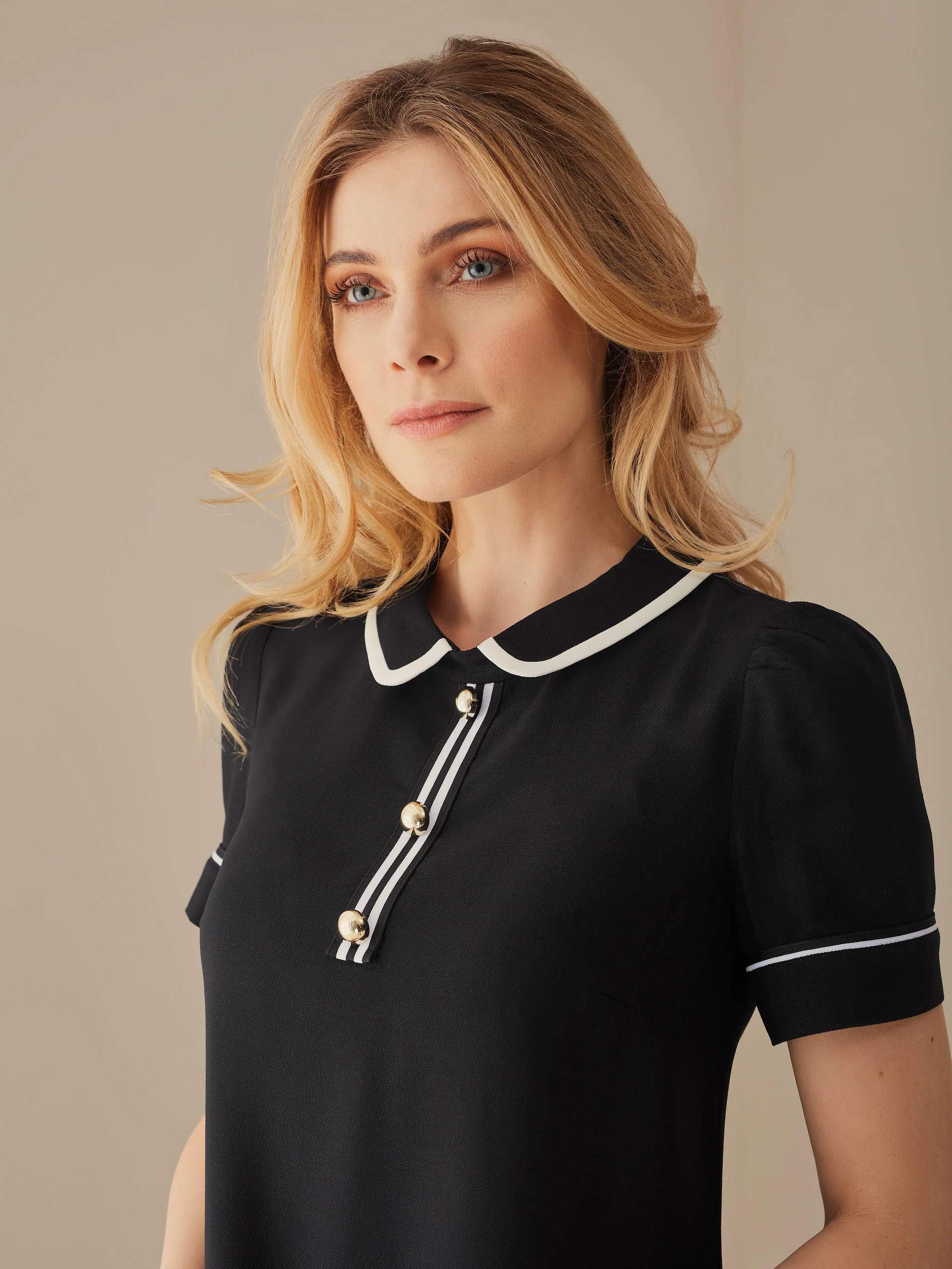 DRESS WITH COLLAR
