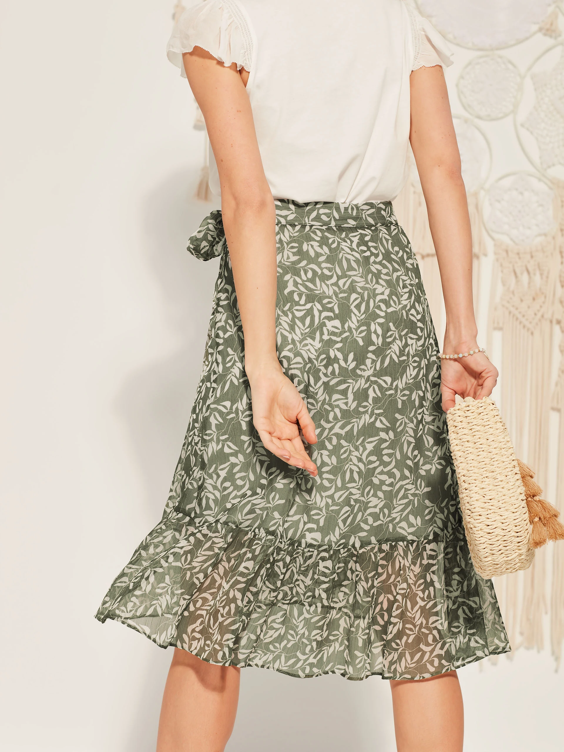 ETHEREAL SKIRT WITH FINE PATTERN
