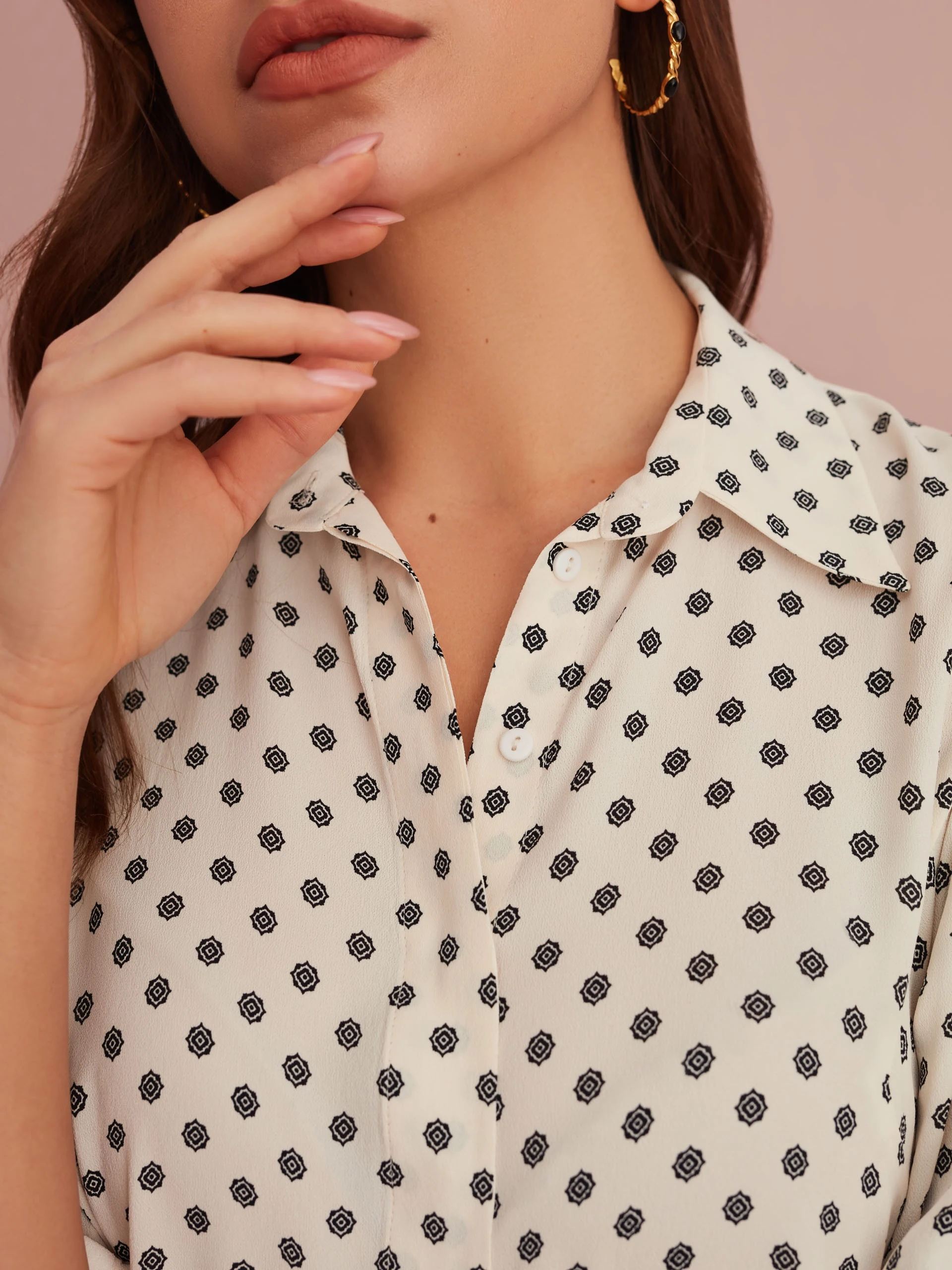 WHITE BLOUSE WITH A FINE PATTERN
