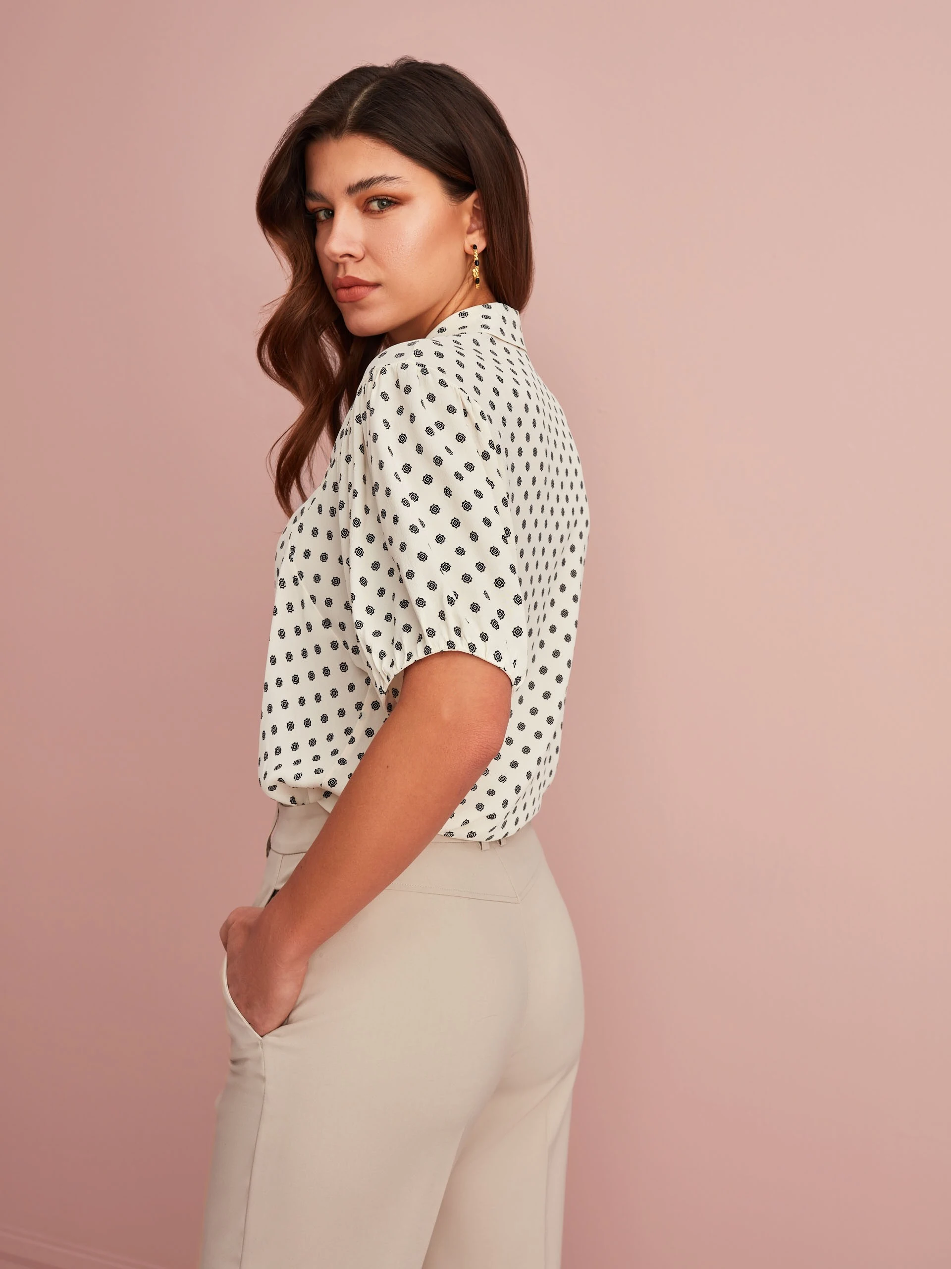 WHITE BLOUSE WITH A FINE PATTERN