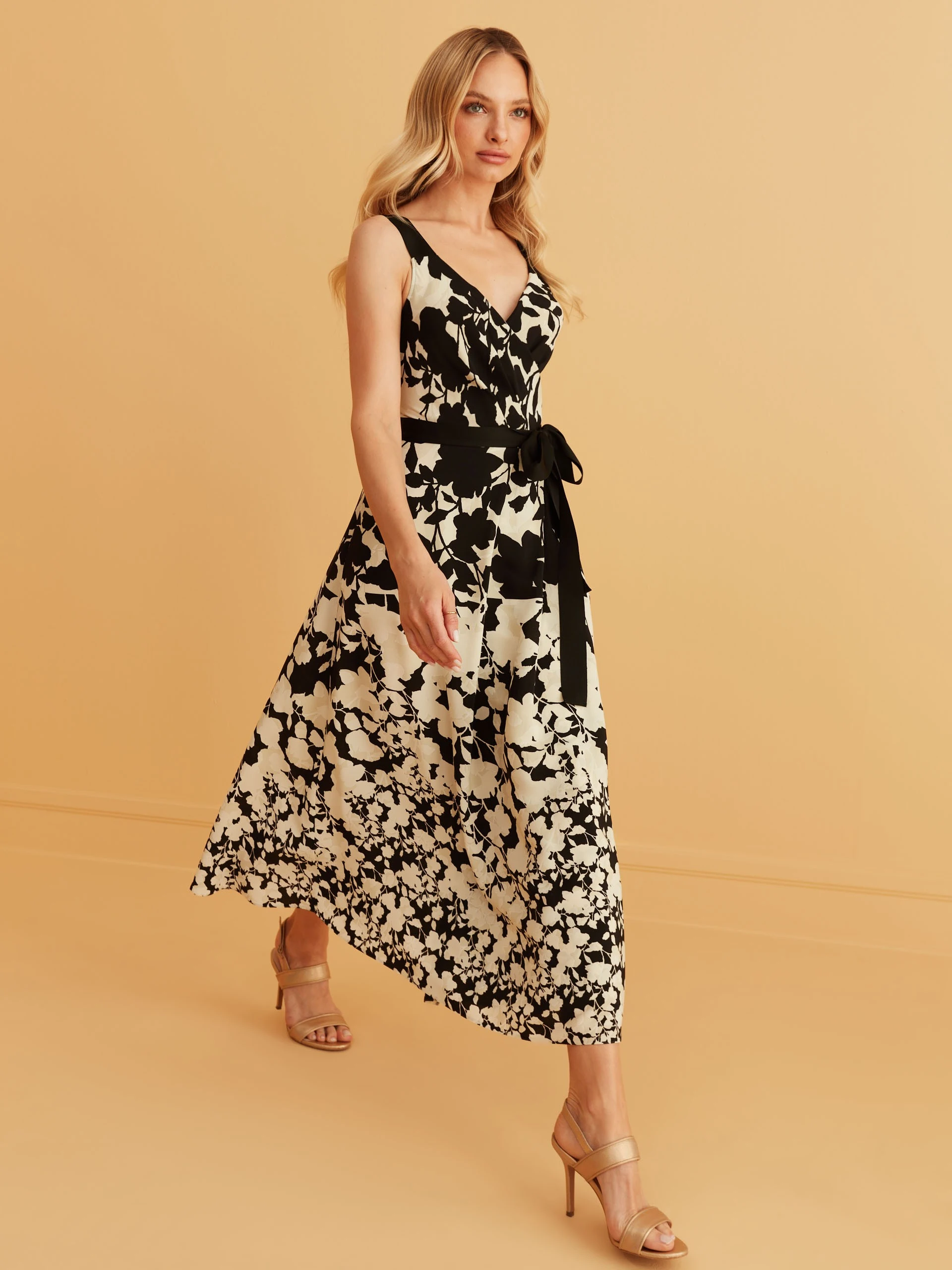MIDI DRESS WITH BLACK AND WHITE PATTERN