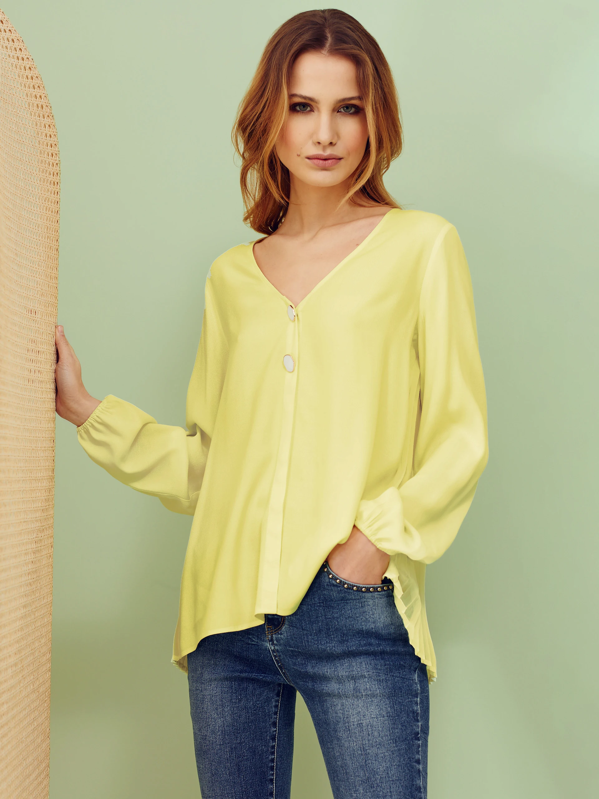 BLOUSE WITH PLEATED BACK