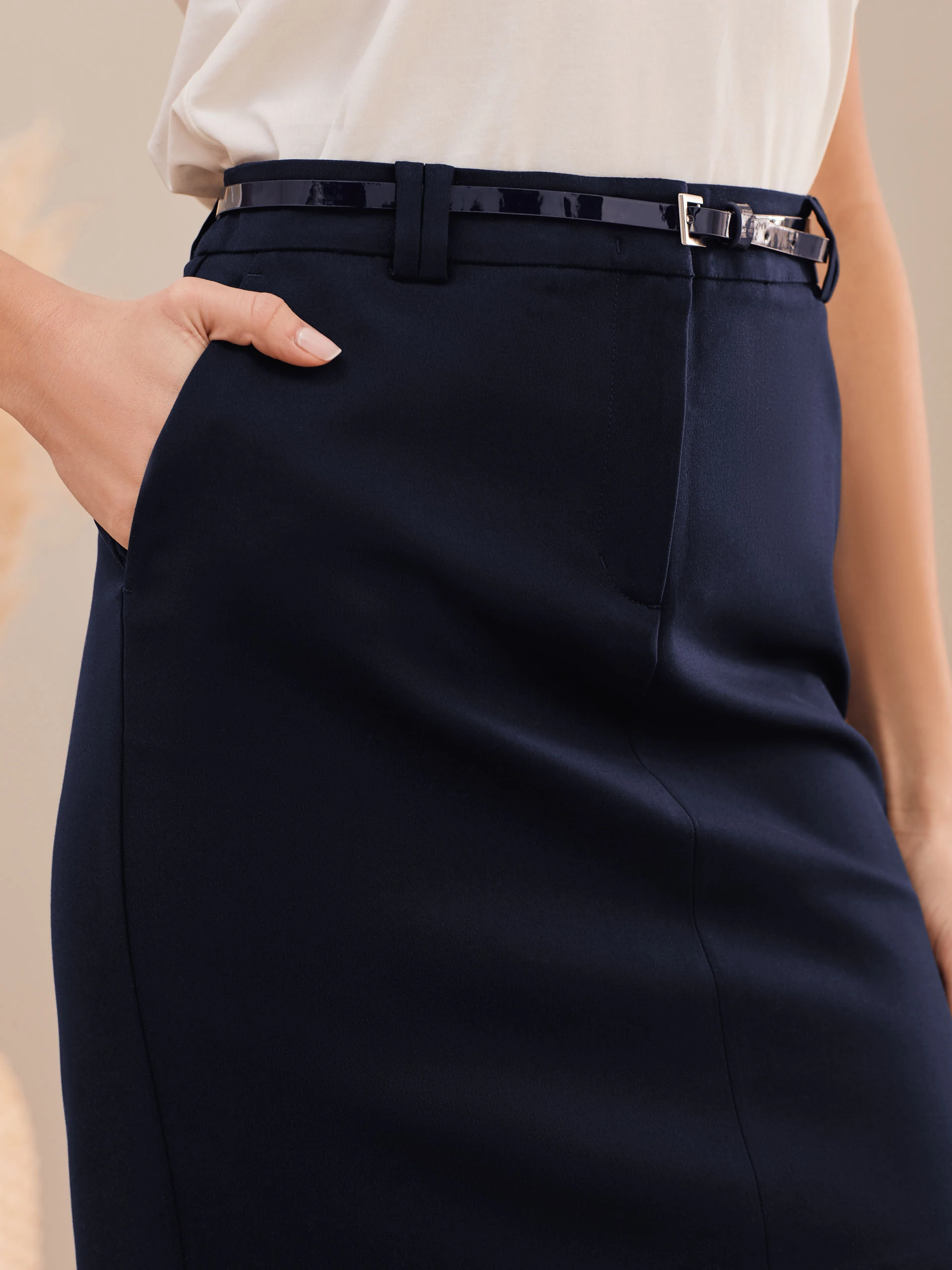 NAVY BLUE FITTED SKIRT