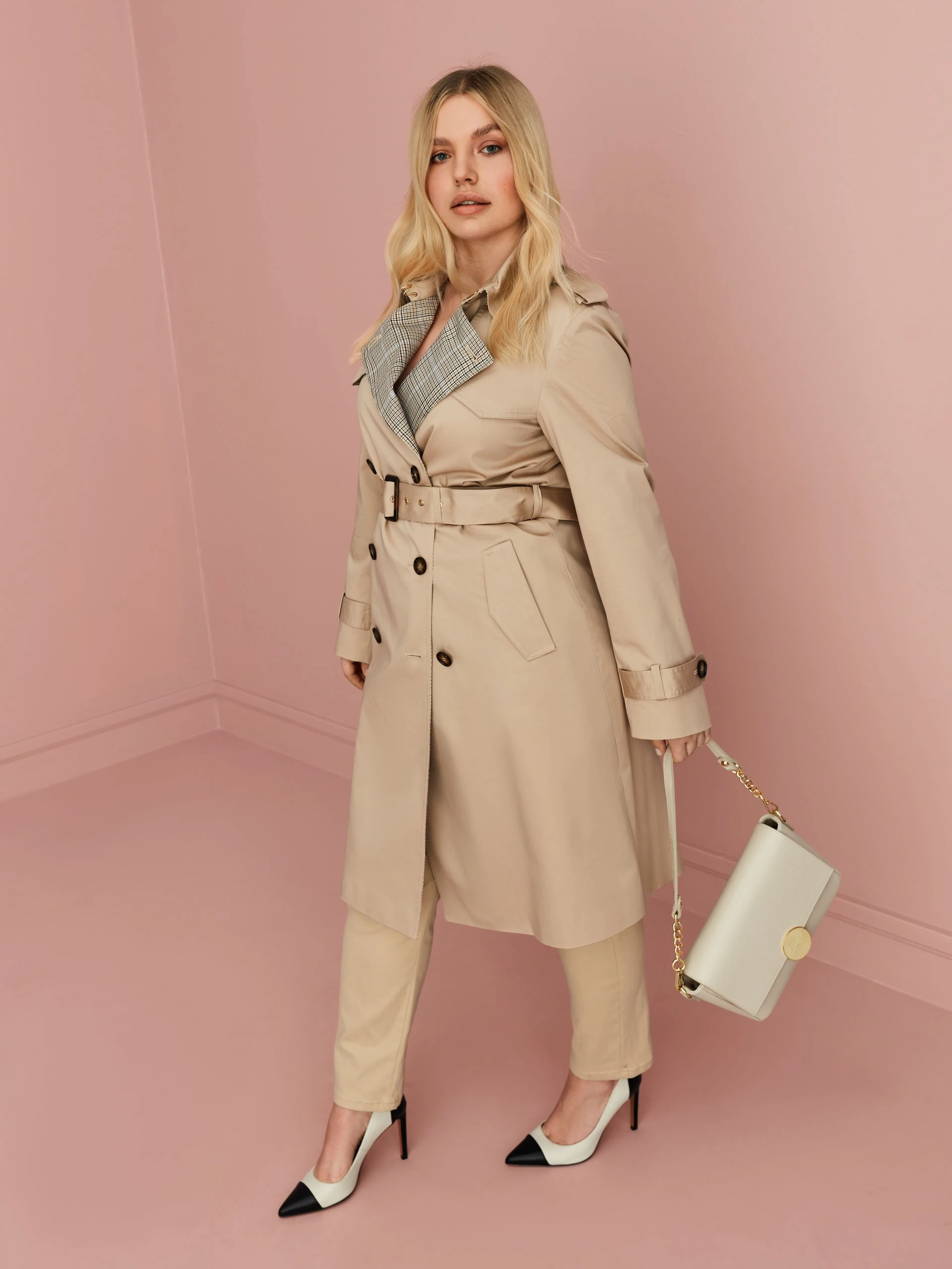 BEIGE DOUBLE-BREASTED TRENCH