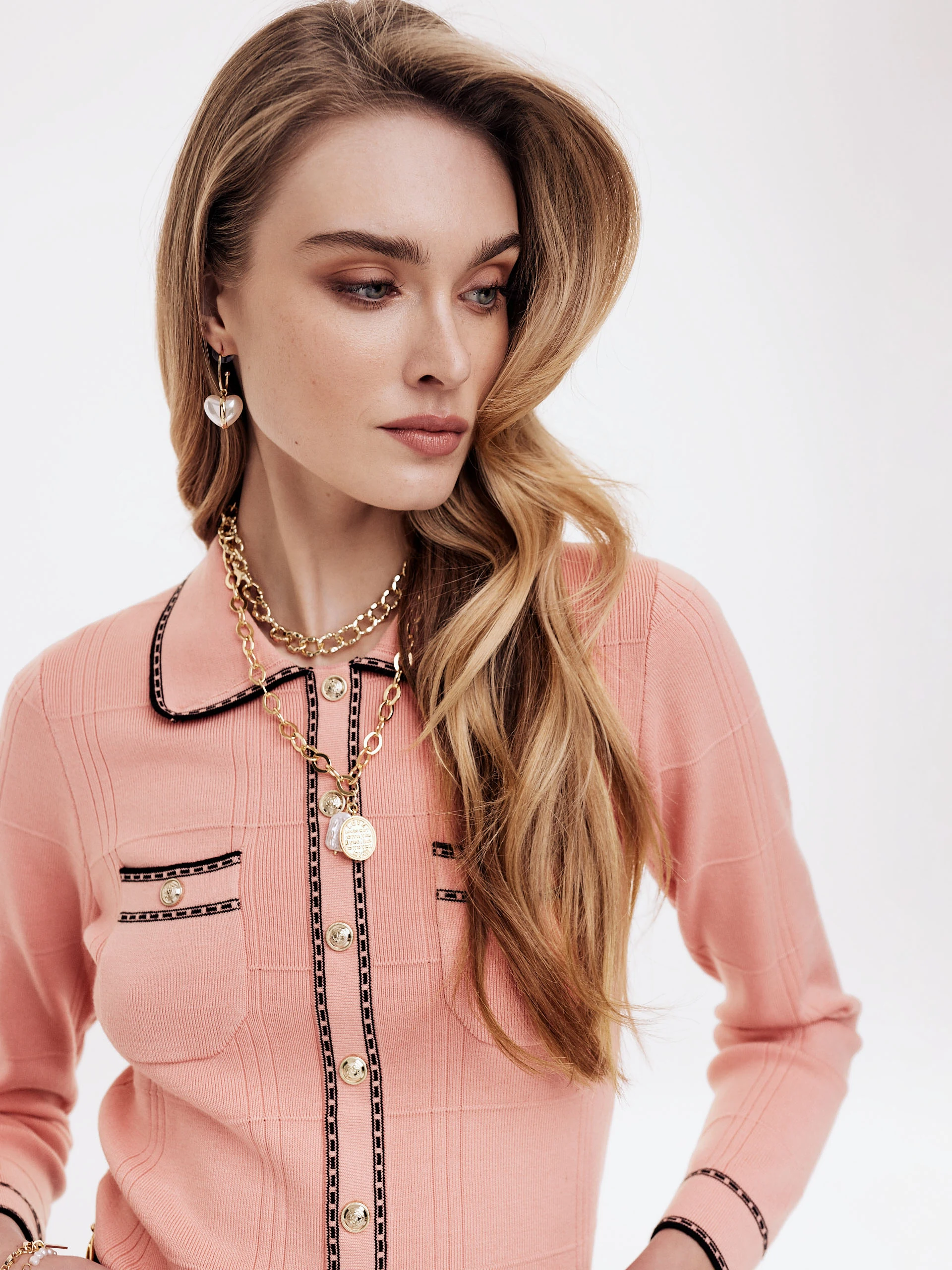 Pink sweater with collar and buttons