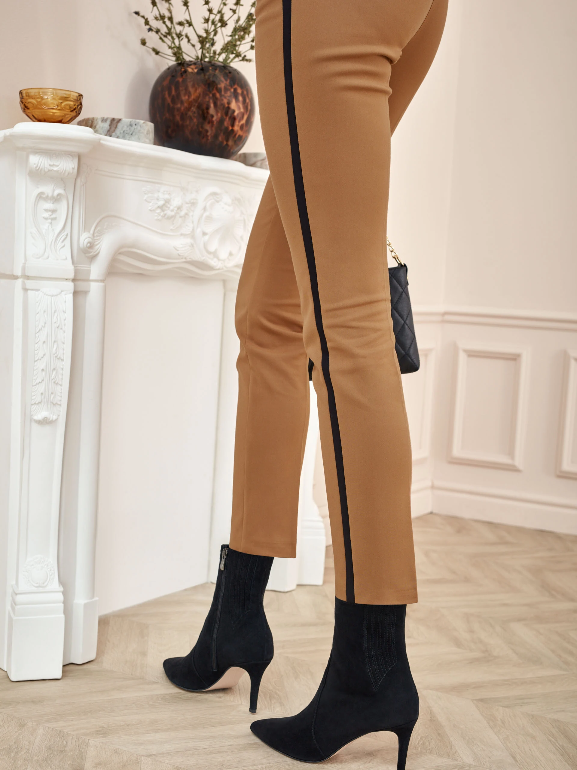 BROWN PANTS WITH LEOPARD STRIPE