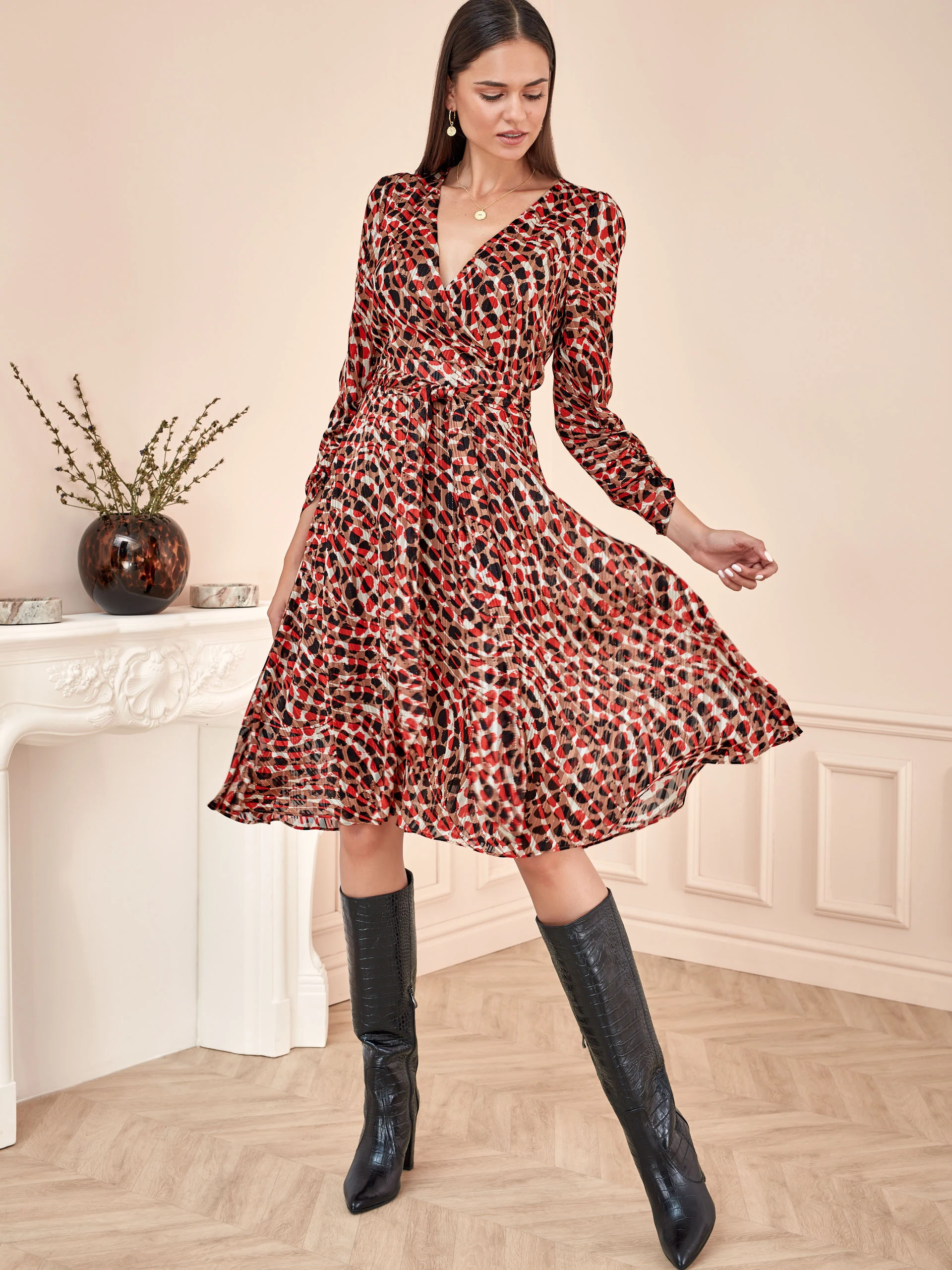 BLUSHED DRESS WITH DECORATIVE PRINT
