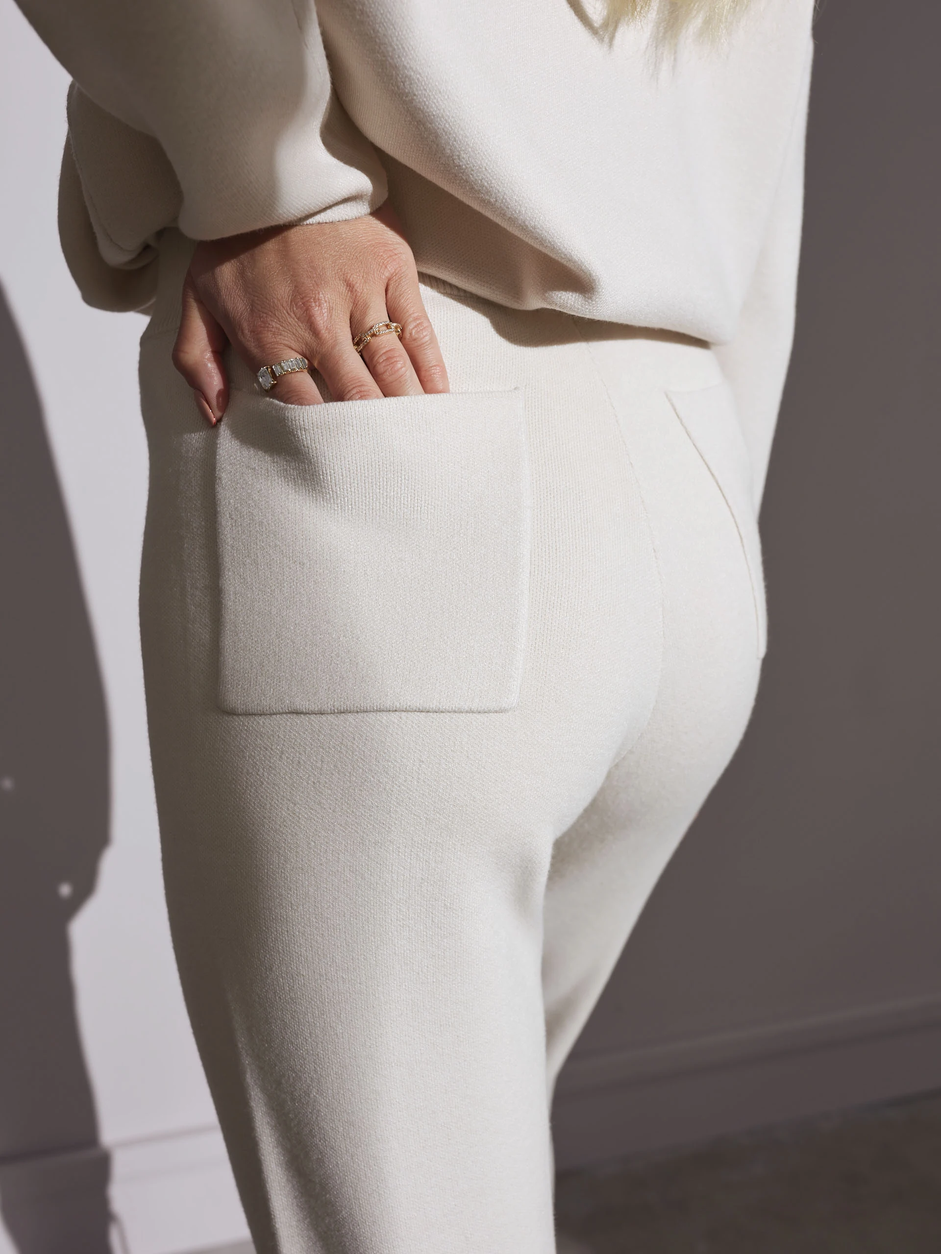 Knitted trousers in broken white
