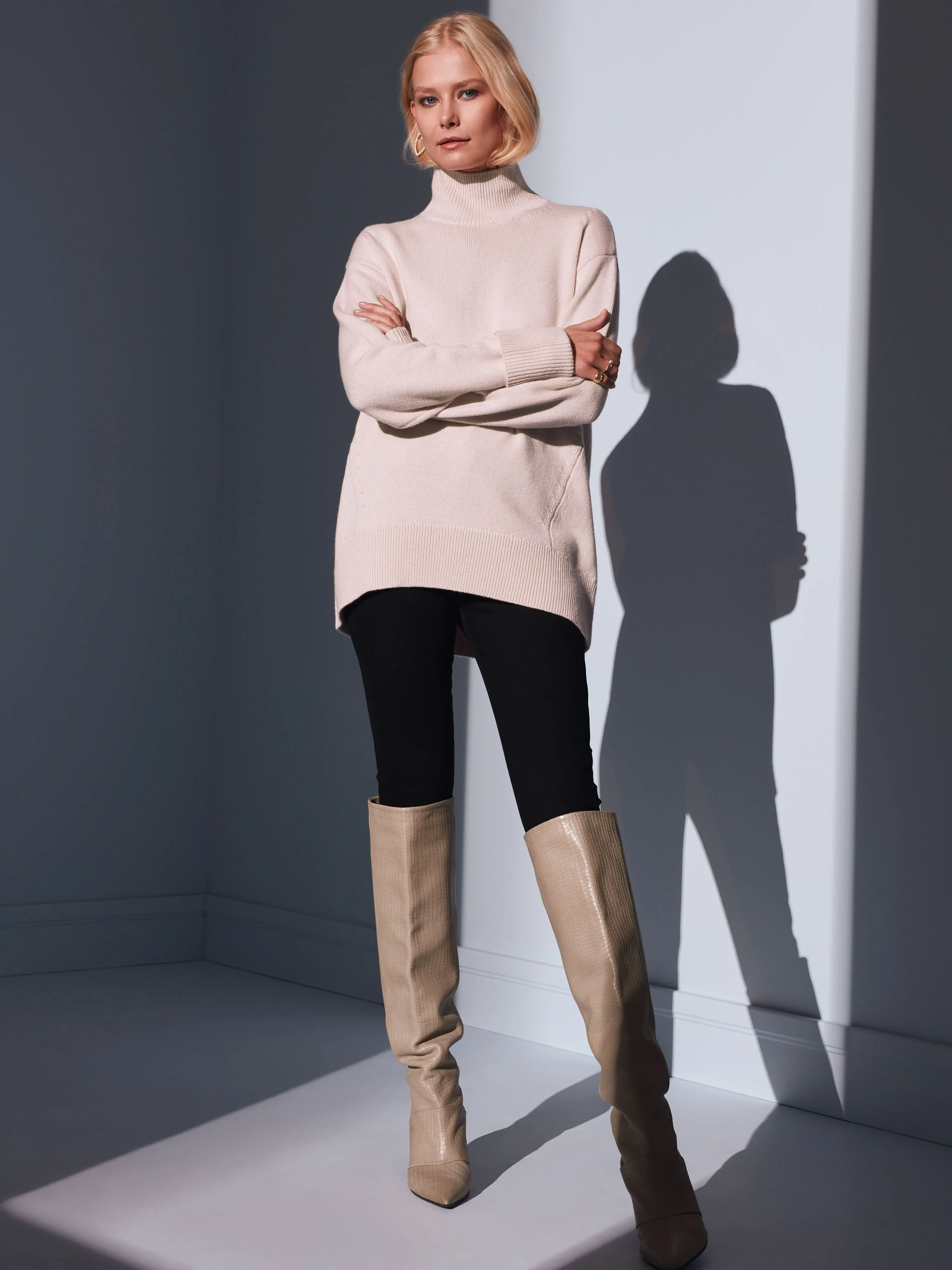 POWDER PINK SWEATER WITH TURTLENECK