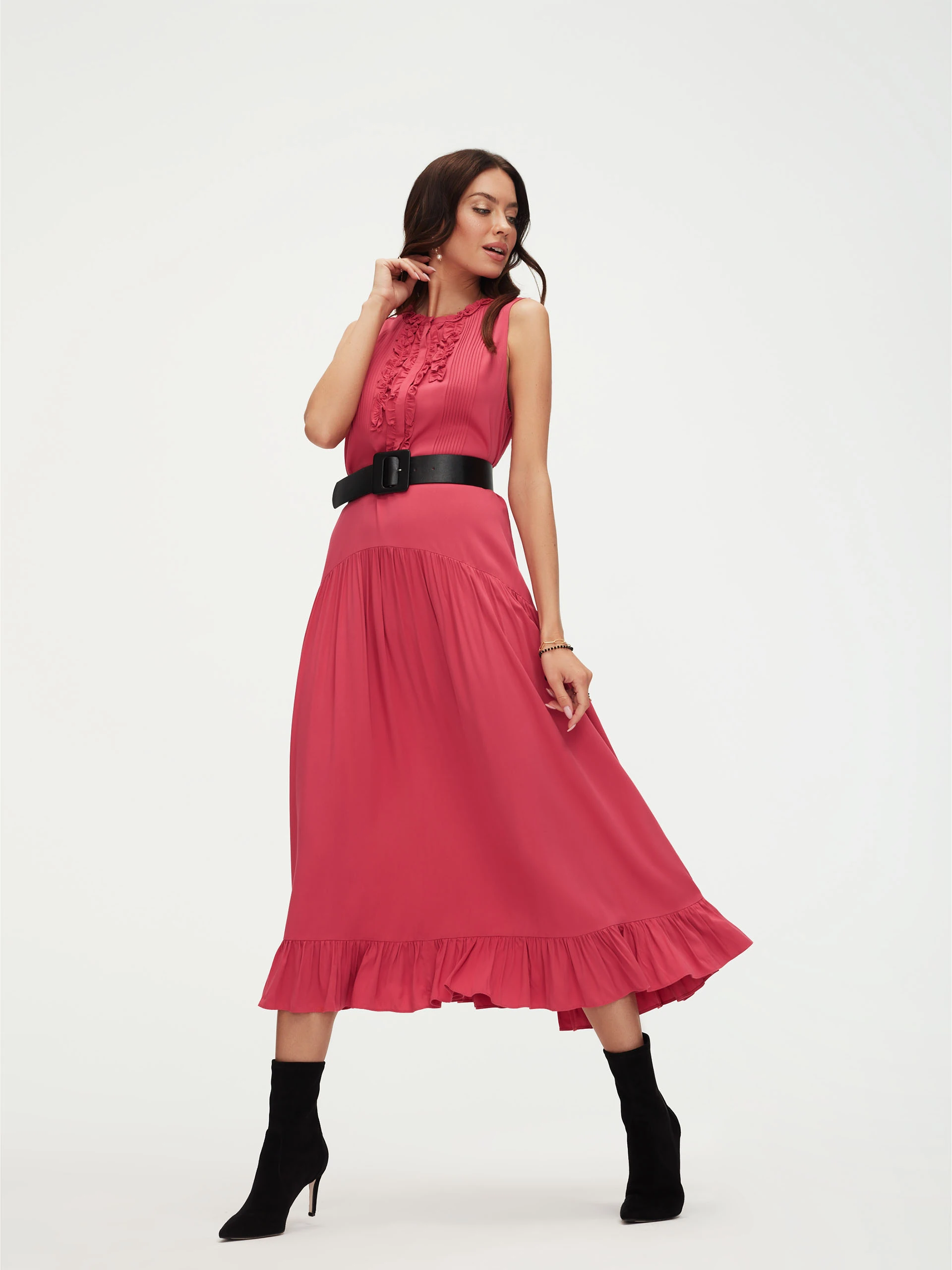 Długa różowa sukienka z falbaną - Taranko