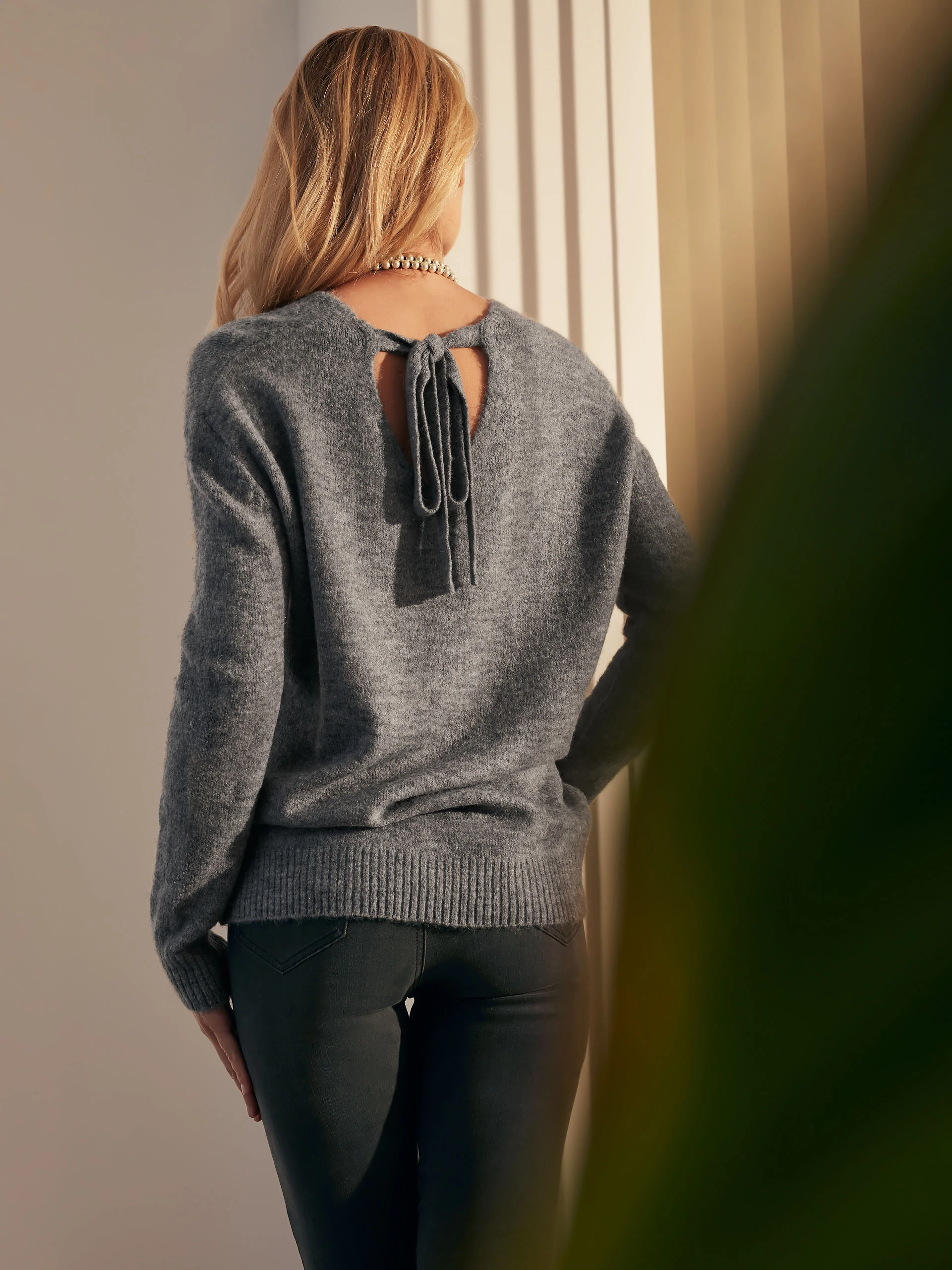 SWEATER WITH BACK NECKLINE