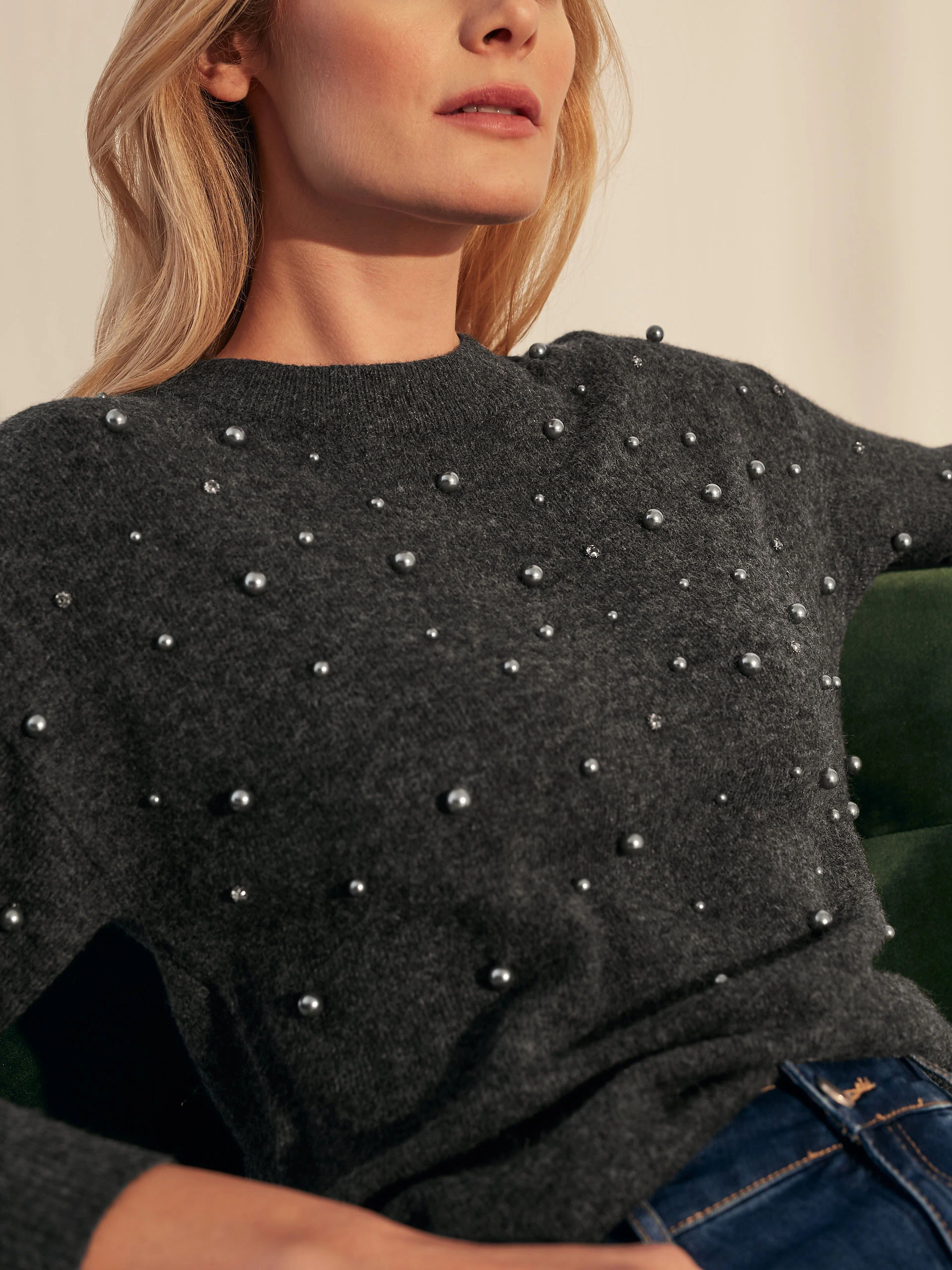 SWEATER WITH PEARLS
