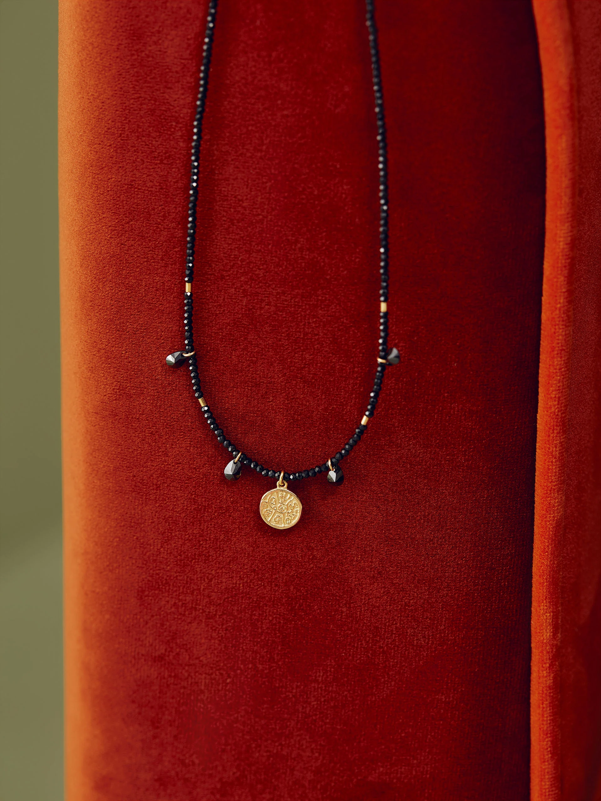 NECKLACE WITH A COIN