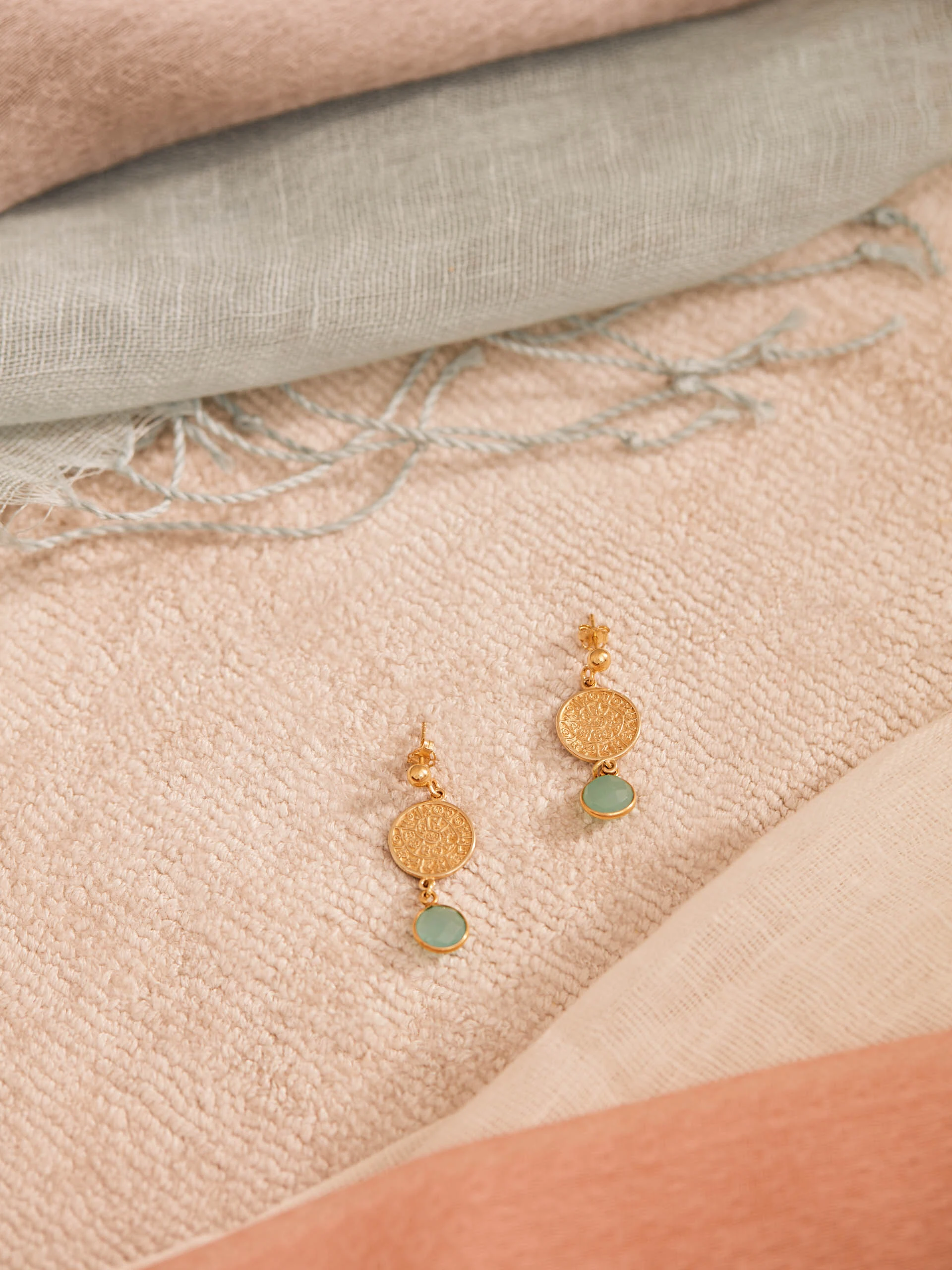GOLD-PLATED EARRINGS WITH APATITES