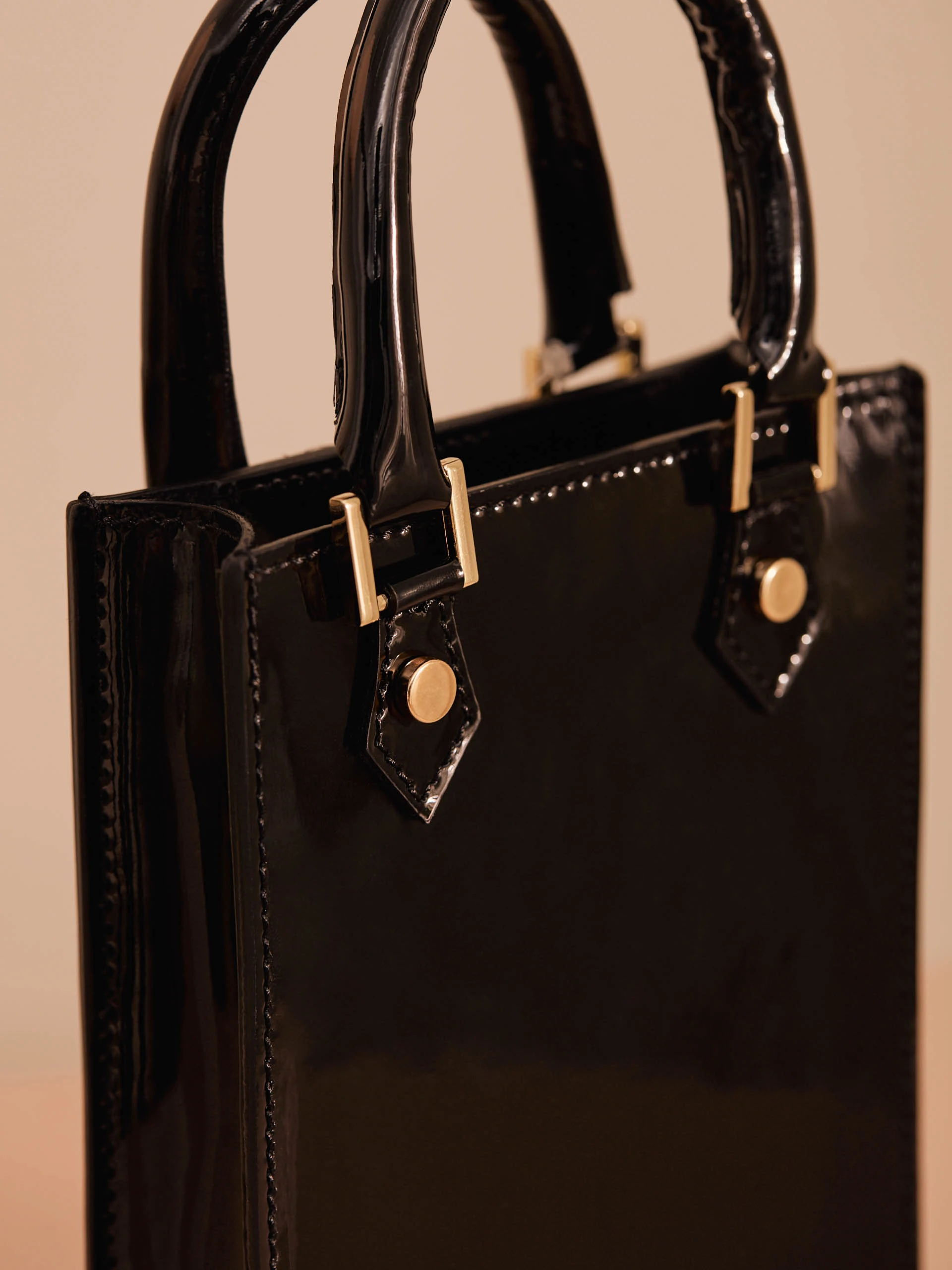 SMALL HANDBAG IN PATENT LEATHER