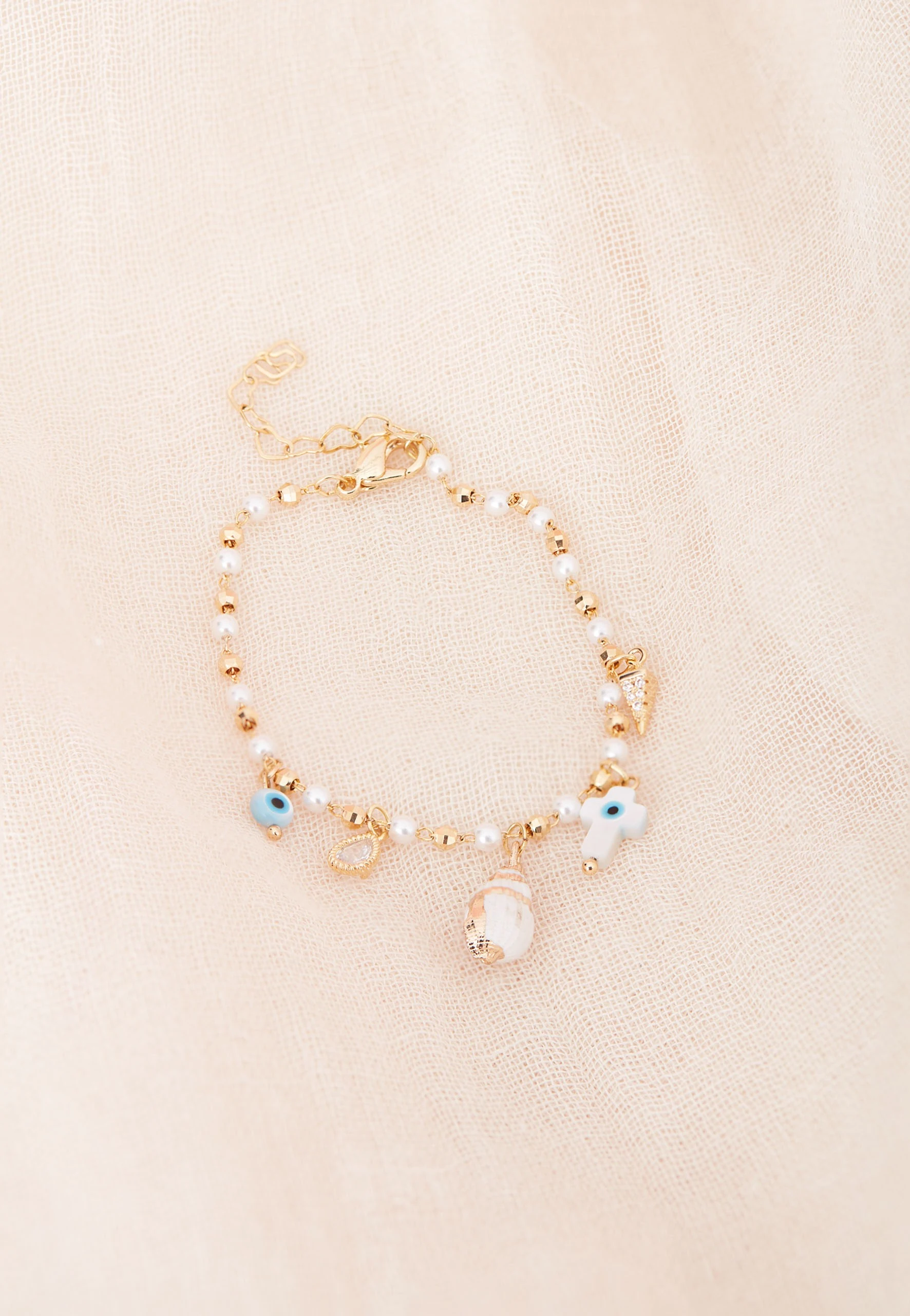 PEARL BRACELET WITH CHARMS