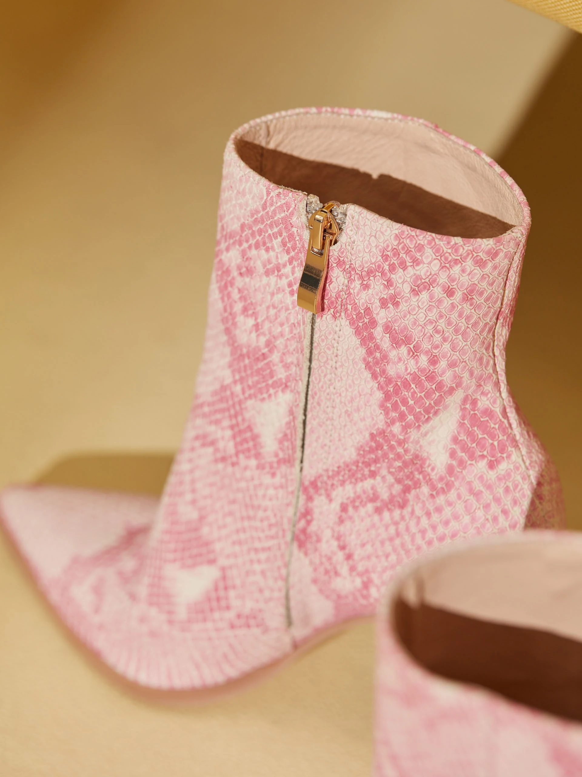 PINK BOOTS WITH ANIMAL MOTIF