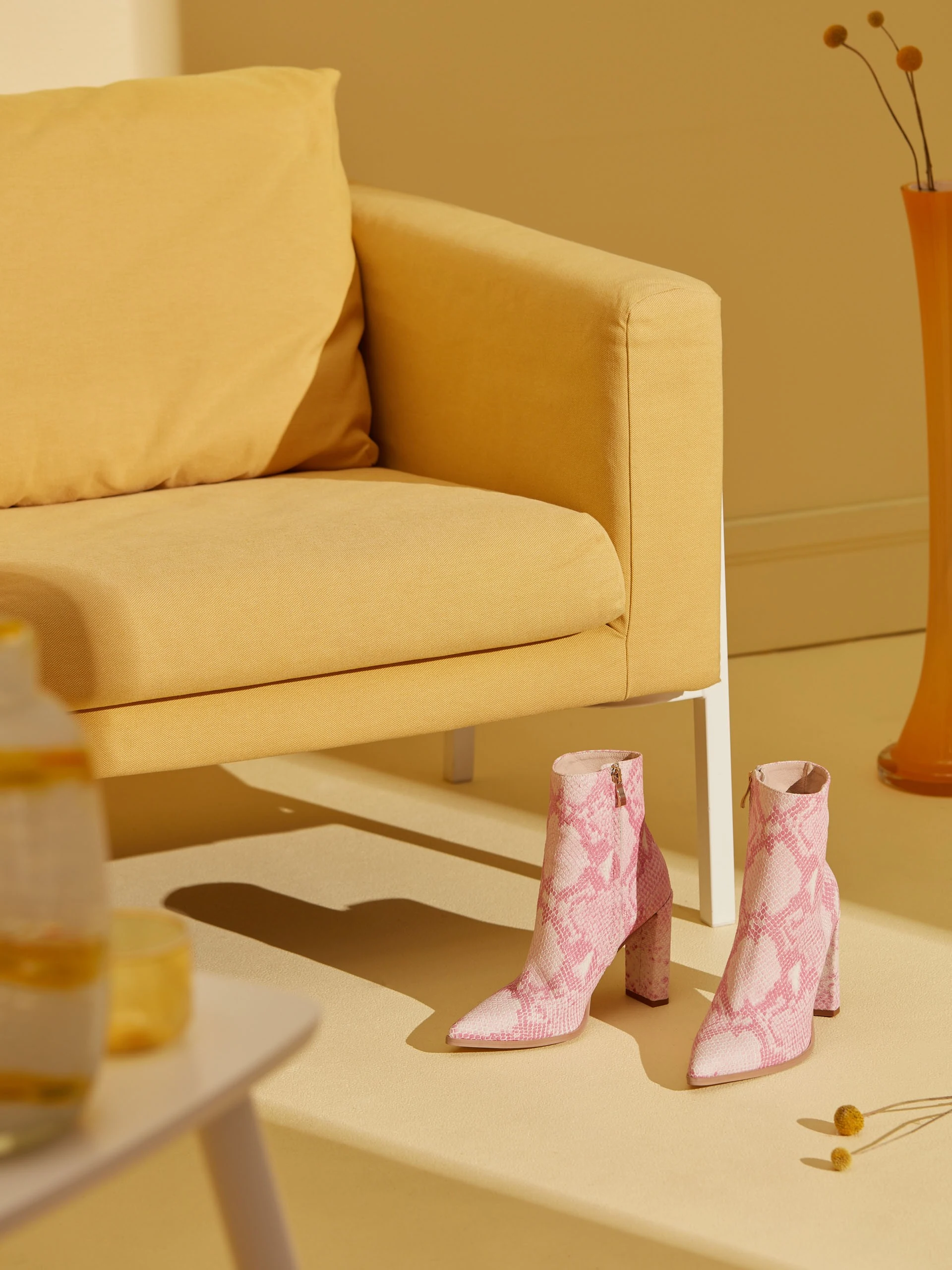 PINK BOOTS WITH ANIMAL MOTIF