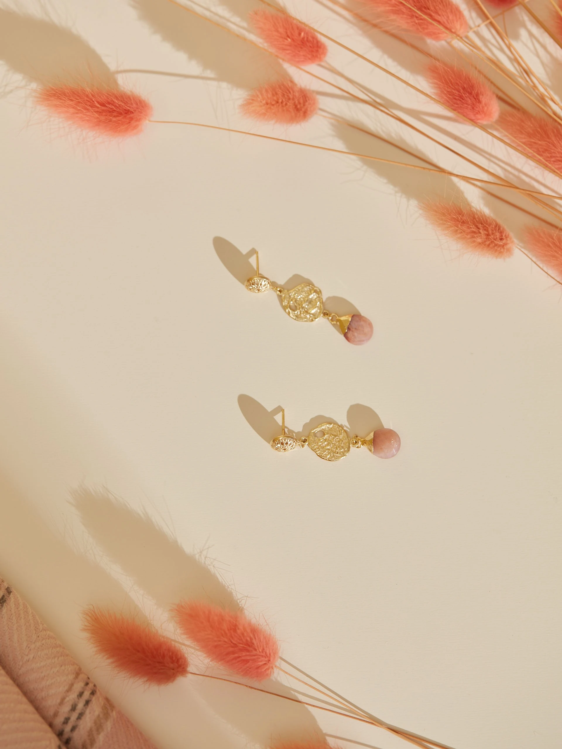 EARRINGS WITH PINK STONES