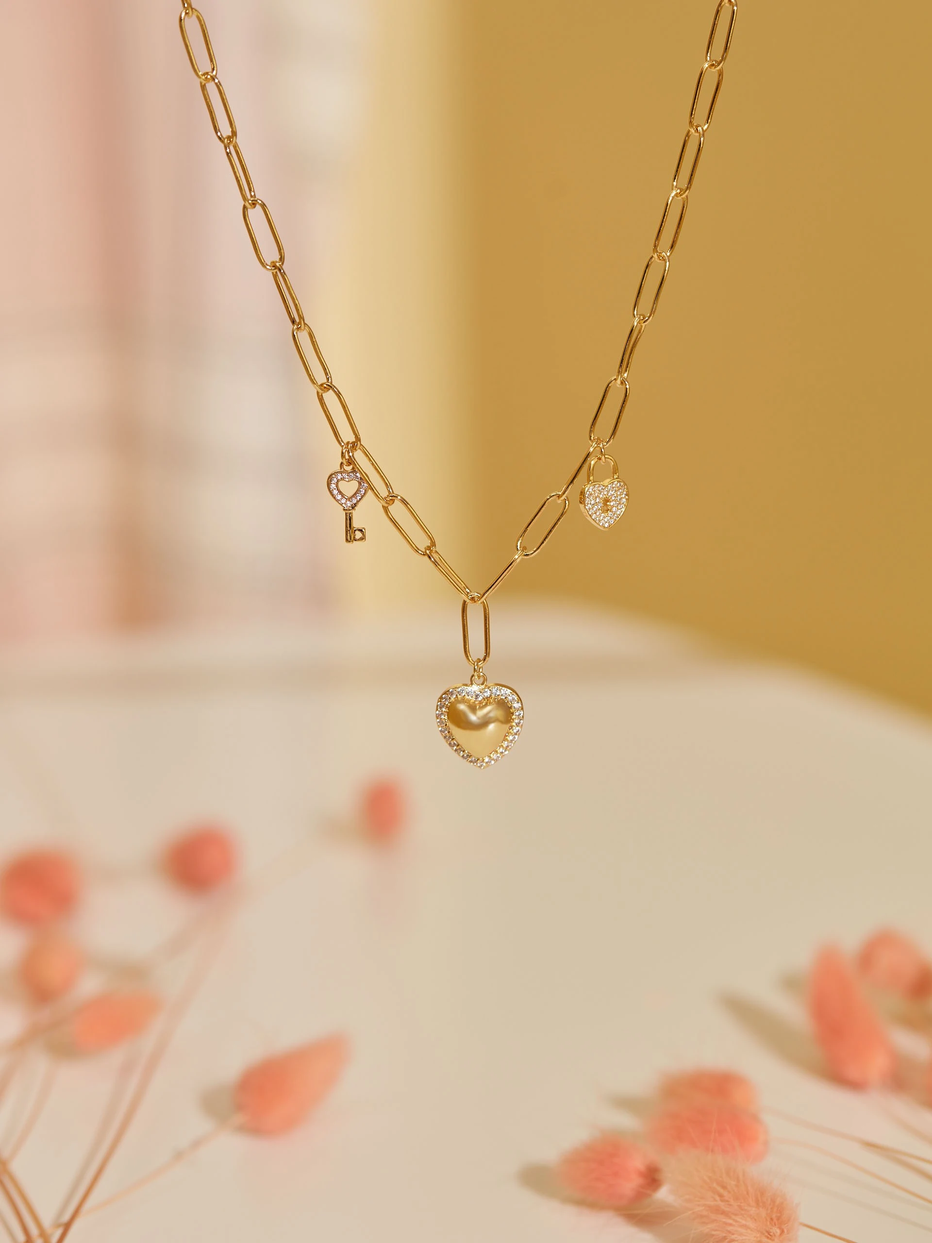 GOLD PLATED NECKLACE WITH PENDANTS