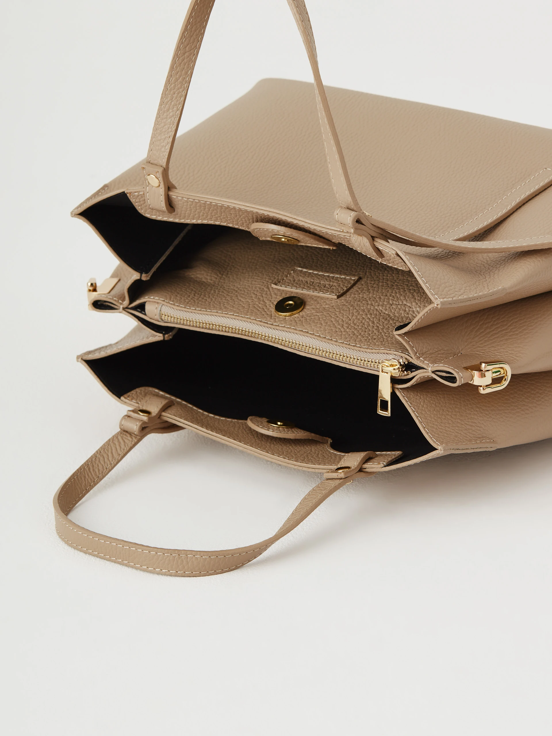 Leather shopper bag in taupe