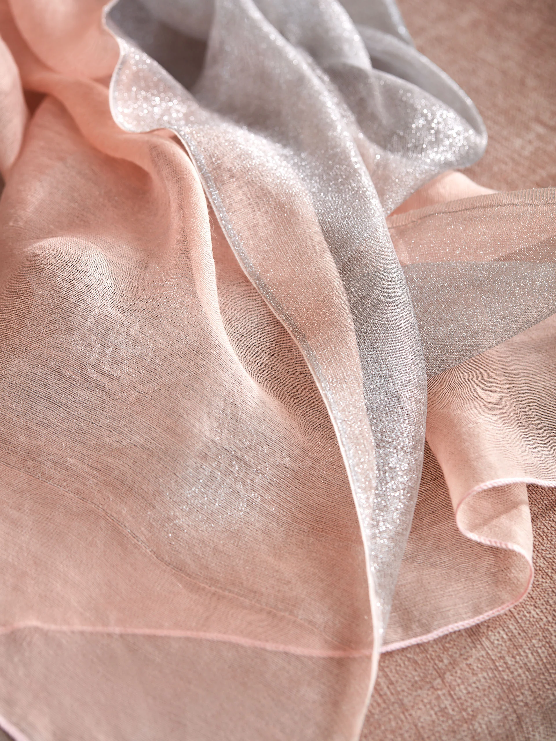SHAWL IN SHADES OF PINK