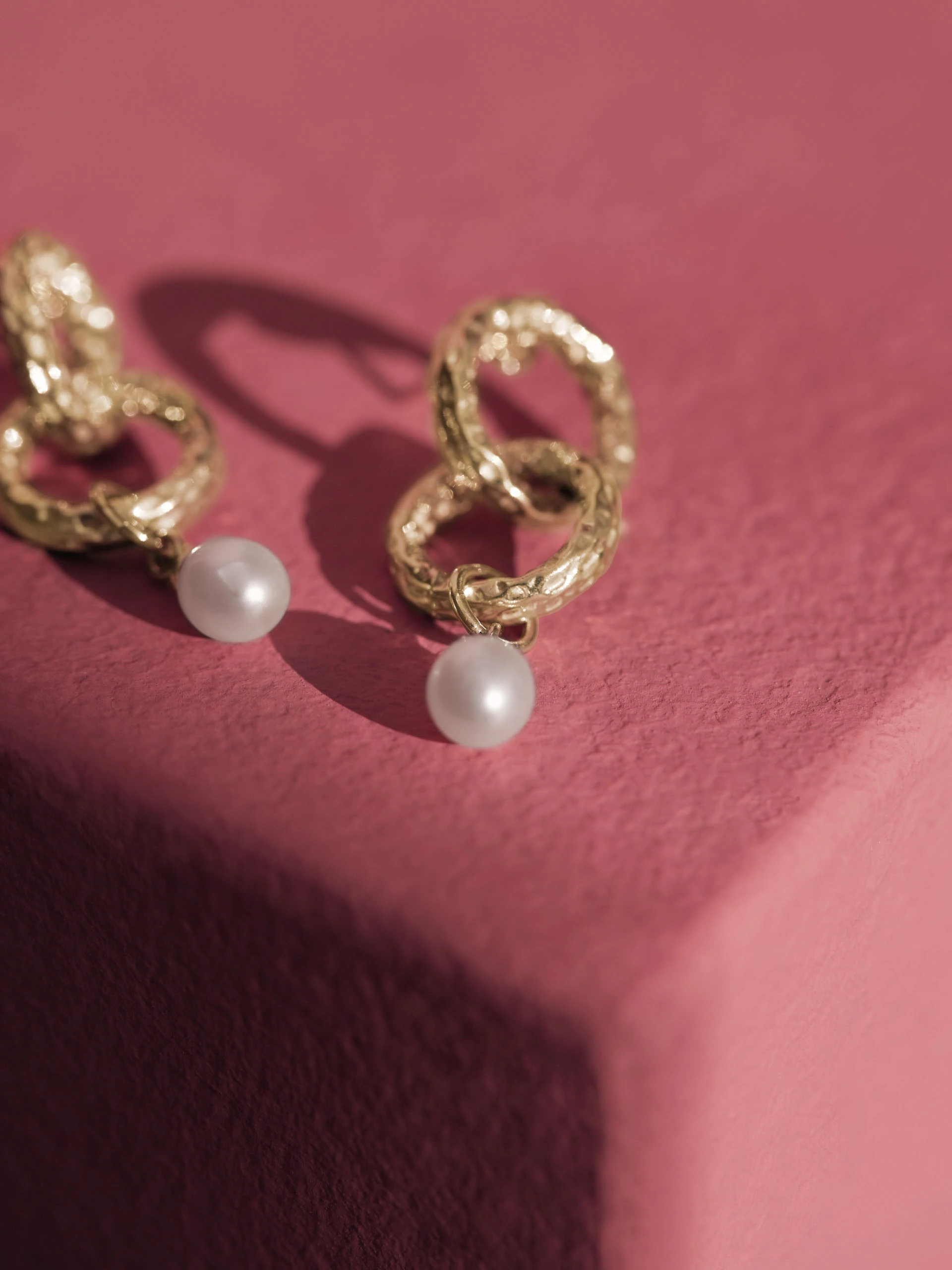 GOLD PLATED EARRINGS WITH PEARLS