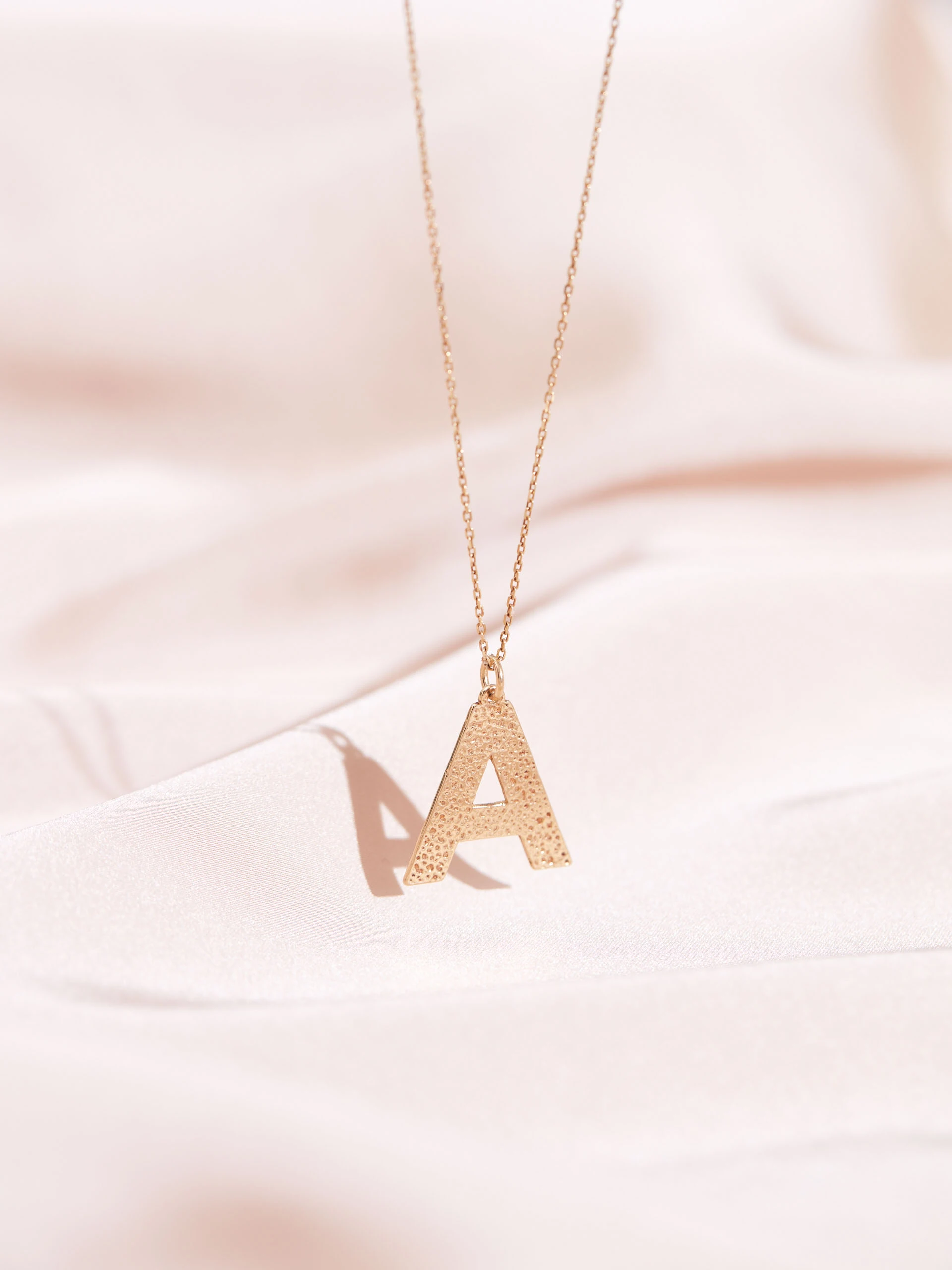 DELICATE CHAIN WITH THE LETTER A