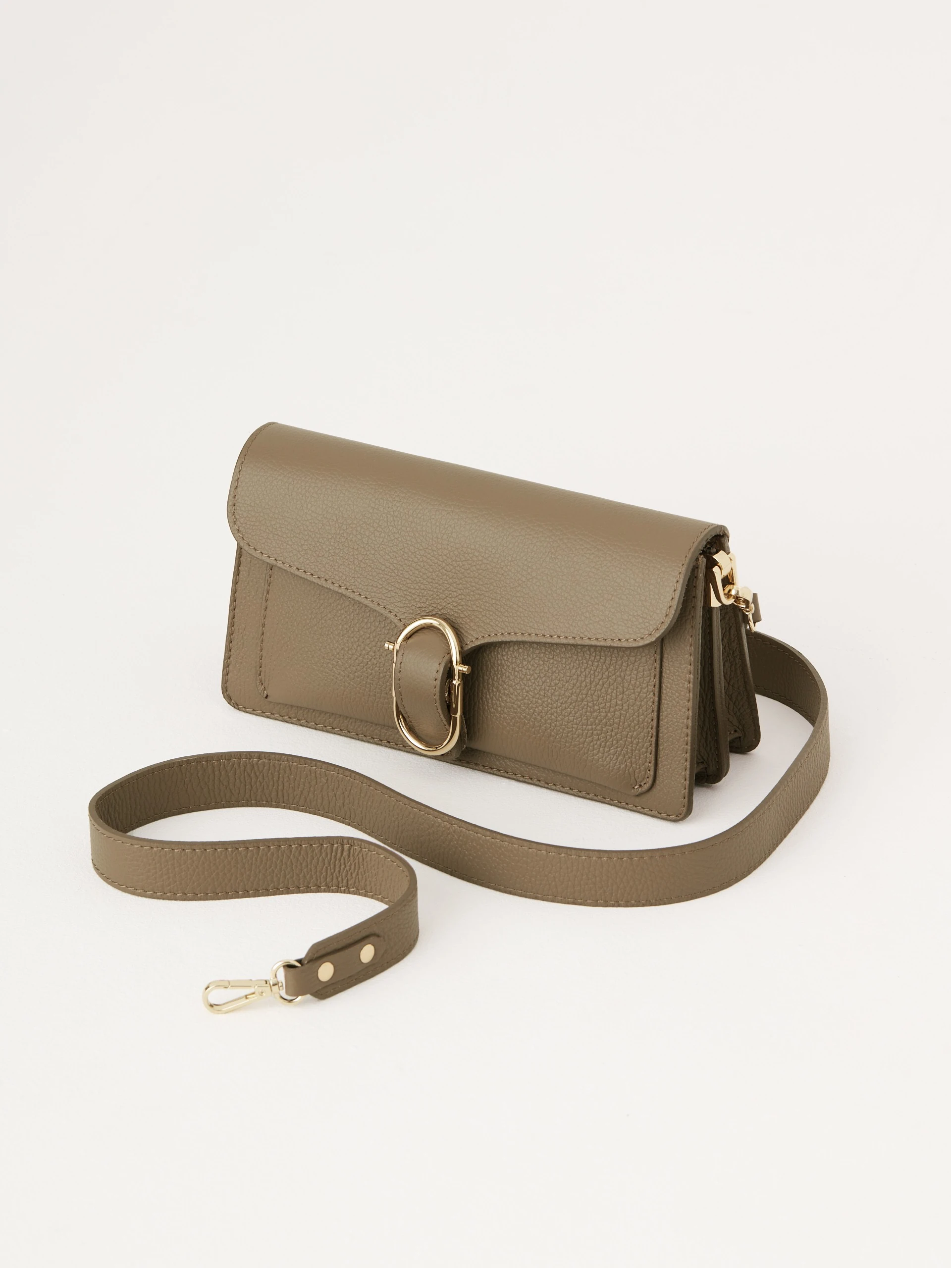 Leather handbag in taupe color