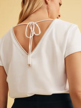 WHITE BLOUSE WITH V NECKLINE