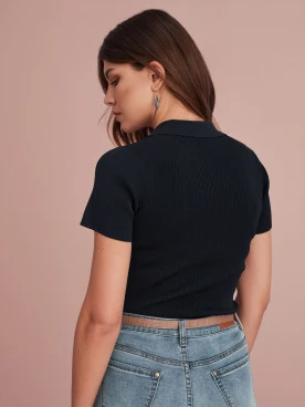 NAVY SWEATER WITH COLLAR