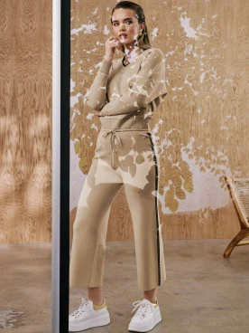 Beige high-waisted pants with trimmings