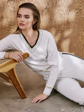 Cream sweater with V neckline