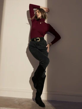 MAROON FITTED TURTLENECK