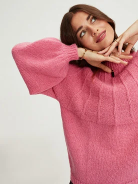 Pink sweater with a cutout on the back