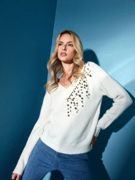 Bright sweater with v neckline