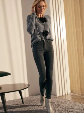 SWEATER WITH BACK NECKLINE