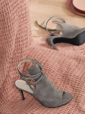 SANDALS WITH DECORATIVE STRAPS