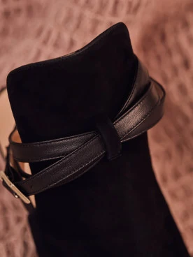 LEATHER SANDALS WITH DECORATIVE STRAPS