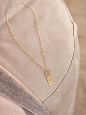 DELICATE CHAIN WITH LETTER E