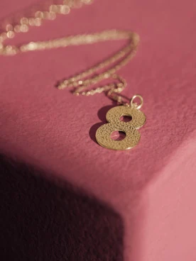 DELICATE CHAIN WITH THE NUMBER
