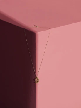DELICATE CHAIN WITH THE NUMBER