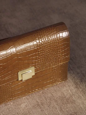 BROWN HANDBAG WITH CROCODILE TEXTURE