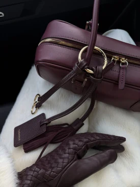 Burgundy leather keyring with pendant