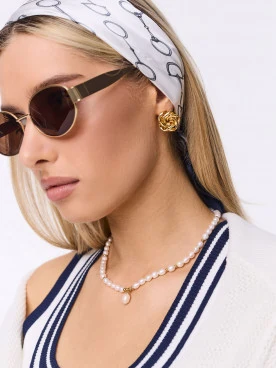 Gold glasses in an oval shape