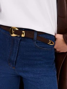 Chocolate-colored strap made of bombato leather