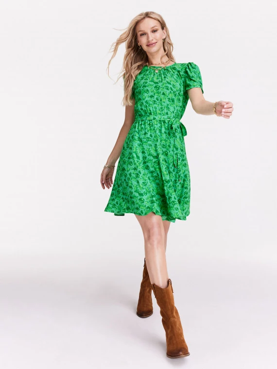 Zielona krótka sukienka z wiskozy w liście