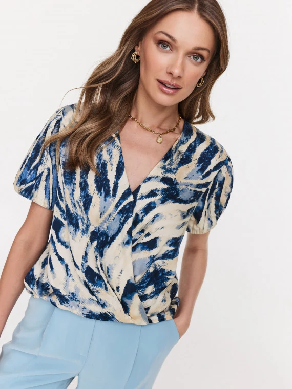 Blouse with buff sleeves and blue shades