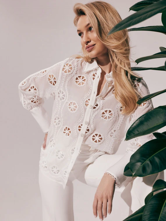 Openwork white shirt with daisy-shaped buttons
